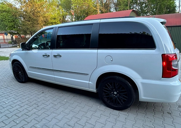 Chrysler Town &amp; Country cena 84000 przebieg: 104000, rok produkcji 2015 z Warszawa małe 436